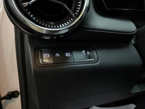 Used 2025 Chevrolet Equinox LT FWD image 36