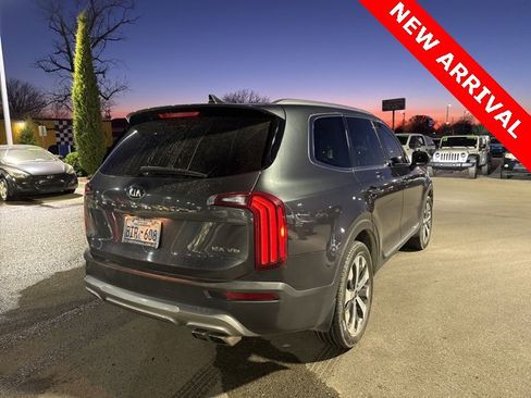 Used 2021 Kia Telluride EX w/ EX Premium Package image 3