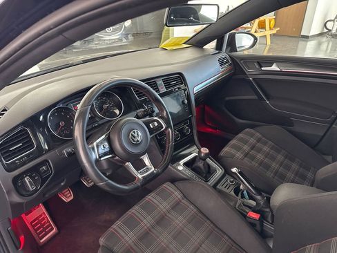 Used 2018 Volkswagen GTI SE image 8