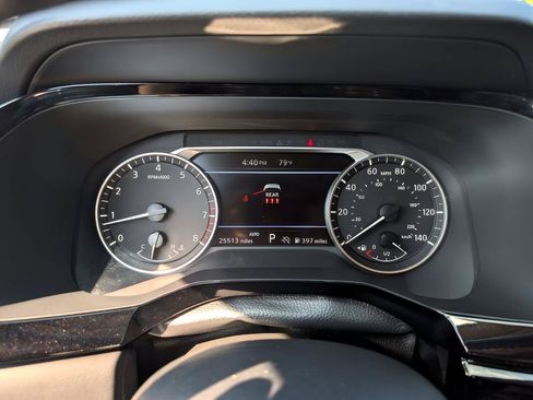 Used 2025 Nissan Pathfinder SV AWD/4WD image 17