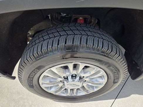 Used 2020 Chevrolet Silverado 2500 High Country w/ Technology Package image 9