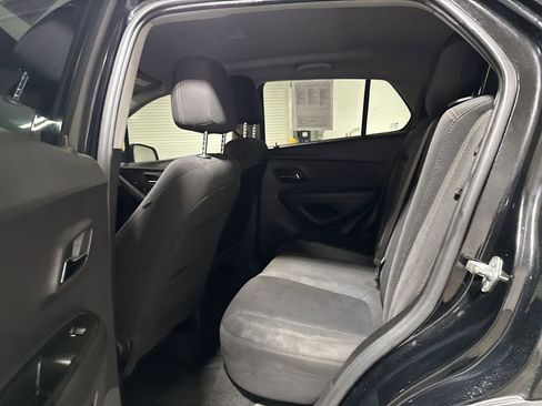Used 2020 Chevrolet Trax LS FWD image 22