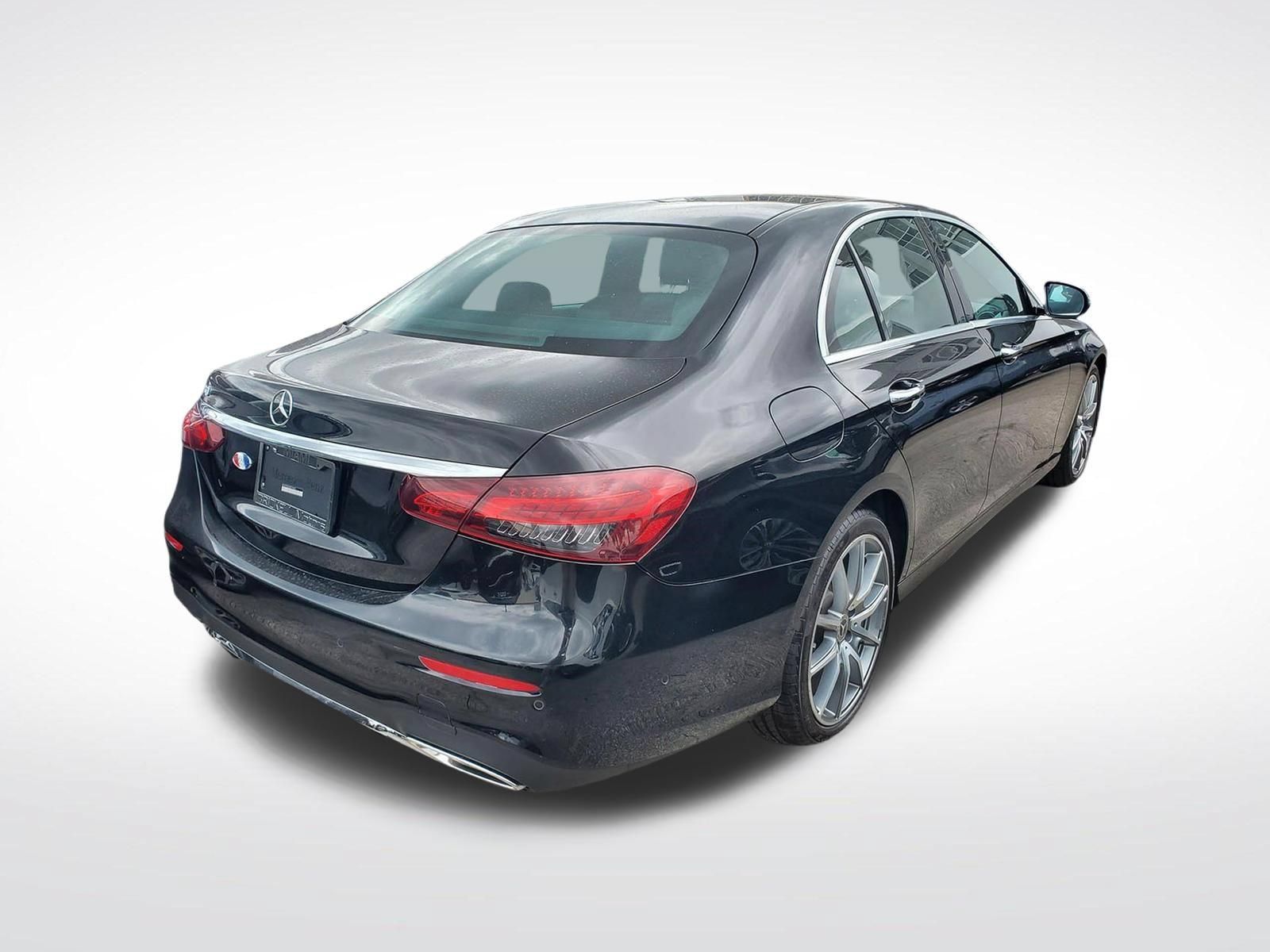 Used 2022 Mercedes-Benz E 350 Sedan image 3