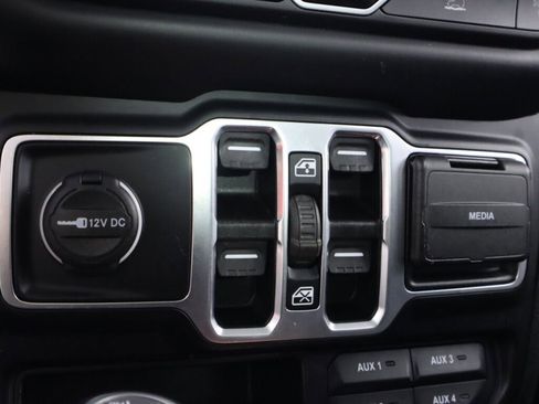 Used 2023 Jeep Wrangler Unlimited AWD/4WD image 24