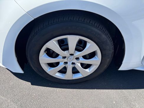 Used 2025 Toyota Corolla LE FWD image 29
