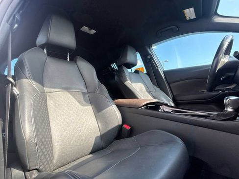 Used 2019 Toyota C-HR Limited FWD image 27