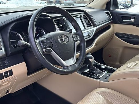 Used 2015 Toyota Highlander Limited image 25