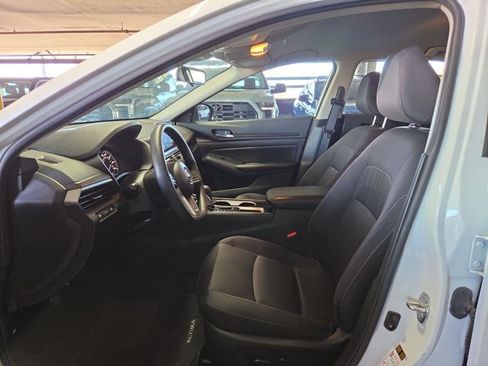 Used 2024 Nissan Altima 2.5 SV FWD image 14