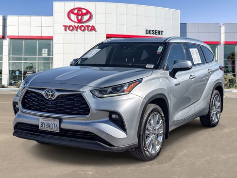 Used 2021 Toyota Highlander Limited AWD/4WD image 2
