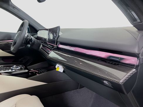 New 2026 BMW 550e xDrive w/ Executive Package image 32