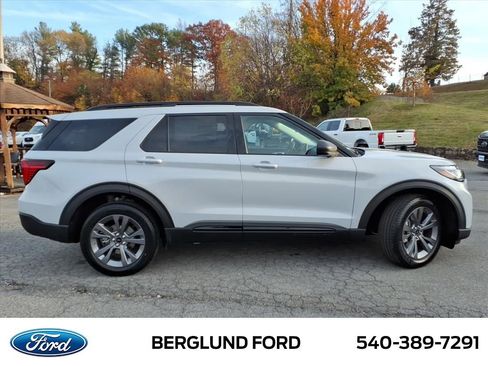 New 2026 Ford Explorer Active w/ Active Comfort Package image 4