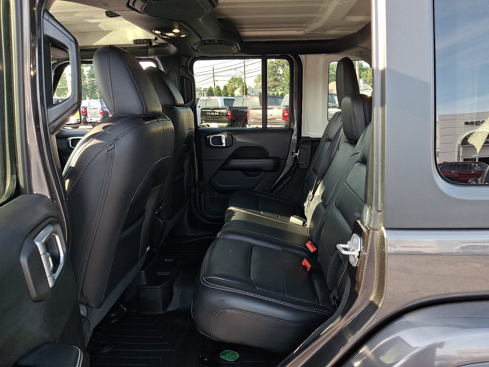 Used 2020 Jeep Wrangler Unlimited Sahara AWD/4WD image 10