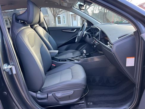 Certified 2024 Kia Niro EX image 24