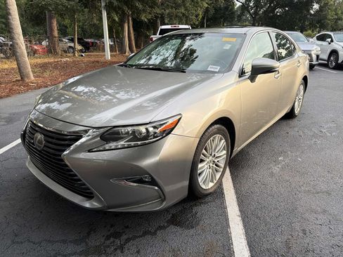 Used 2016 Lexus ES 350 w/ Premium Package w/Wood Trim FWD image 5