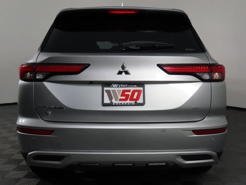 Used 2024 Mitsubishi Outlander SE image 41