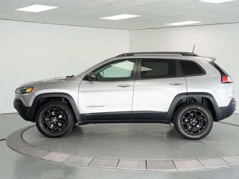 Used 2019 Jeep Cherokee Trailhawk w/ Cold Weather Group AWD/4WD image 4