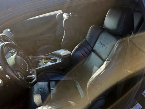 Used 2016 Dodge Challenger SRT Hellcat RWD image 8