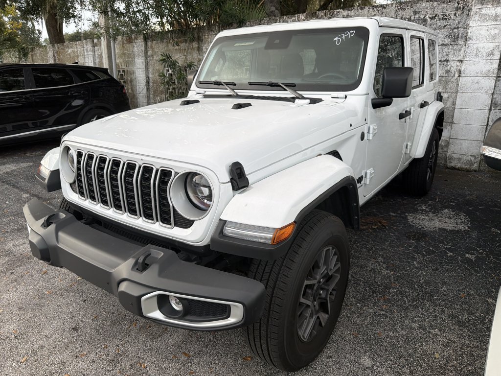 Used 2025 Jeep Wrangler Unlimited Sahara AWD/4WD image 5