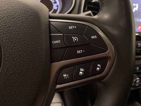 Used 2019 Jeep Cherokee Overland w/ Technology Group AWD/4WD image 33