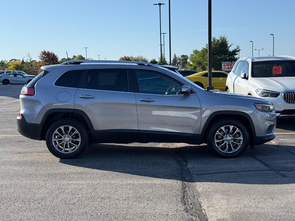 Used 2019 Jeep Cherokee Latitude Plus w/ Comfort/Convenience Group FWD image 2