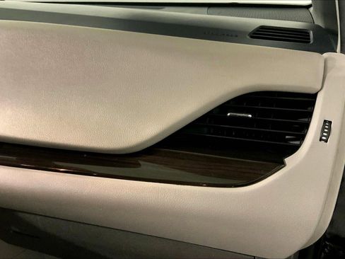 Used 2020 Toyota Sienna XLE FWD image 16