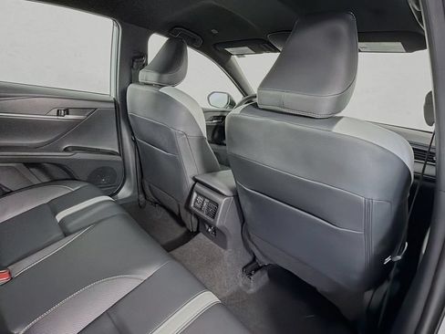 Used 2025 Toyota Camry SE FWD image 27