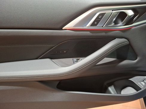 Used 2025 BMW 430i xDrive Coupe w/ Premium Package image 9