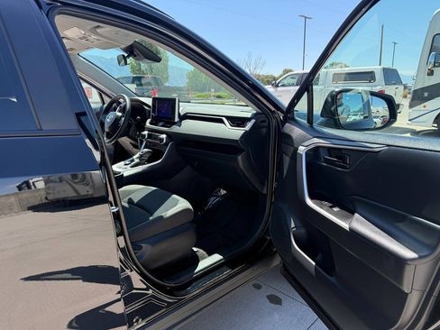 Used 2025 Toyota RAV4 LE AWD/4WD image 23