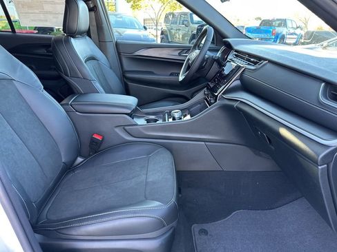 New 2025 Jeep Grand Cherokee Altitude AWD/4WD image 54