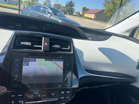 Used 2018 Toyota Prius Three Touring image 17