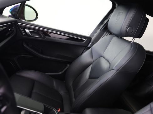 Used 2023 Porsche Macan AWD/4WD image 36