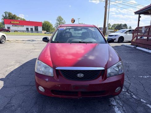 Used 2006 Kia Spectra5 FWD image 2