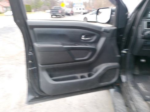 Used 2018 Nissan Titan SL w/ Midnight Edition image 16