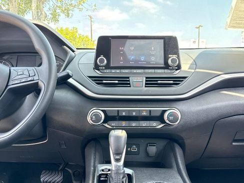 Used 2024 Nissan Altima 2.5 S FWD image 24