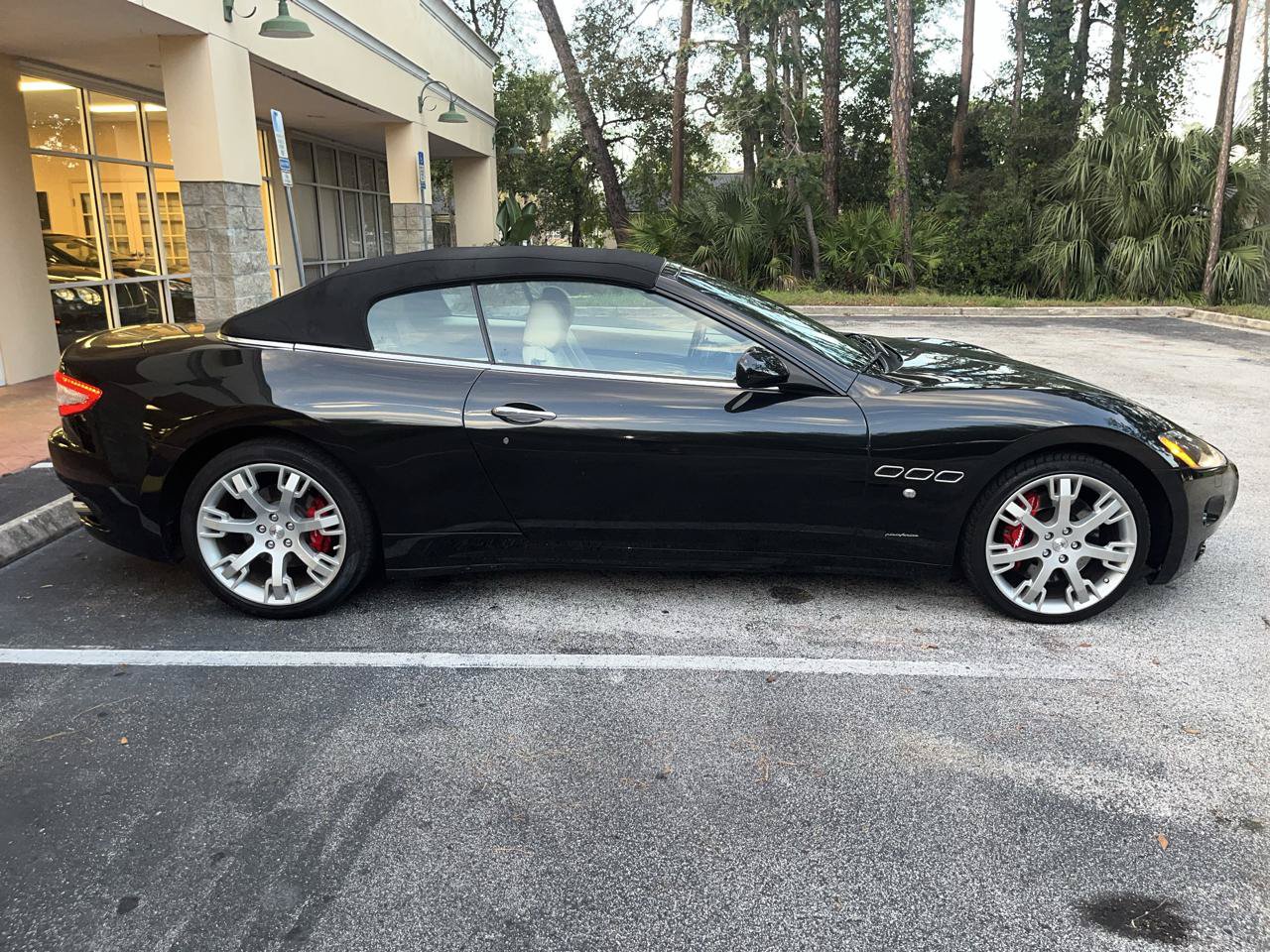 Used 2012 Maserati GranTurismo Convertible RWD image 17