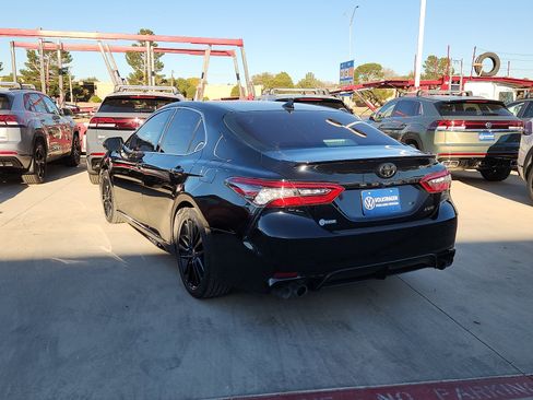 Used 2022 Toyota Camry XSE image 5