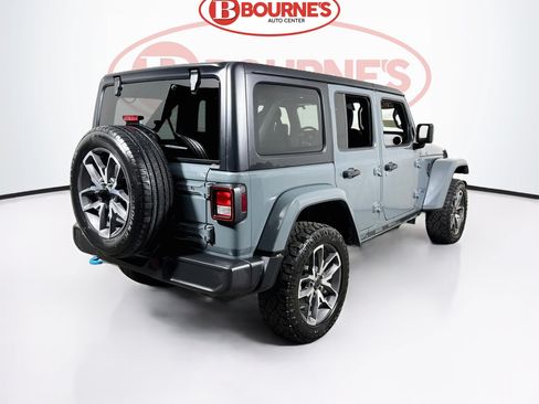 Used 2024 Jeep Wrangler Unlimited w/ Convenience Group AWD/4WD image 9