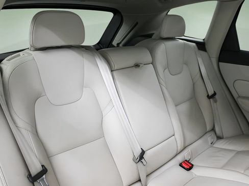 Certified 2025 Volvo XC60 B5 Ultra w/ Protection Package Premier AWD/4WD image 27