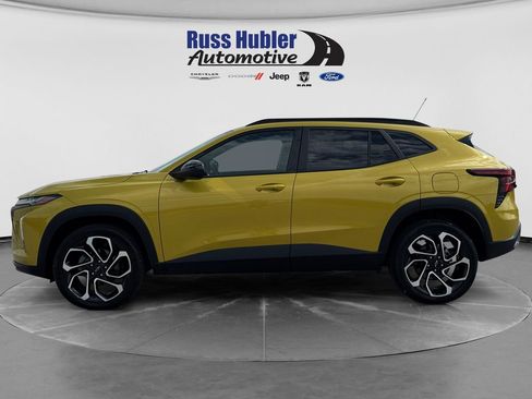 Used 2024 Chevrolet Trax RS w/ Driver Confidence Package FWD image 2
