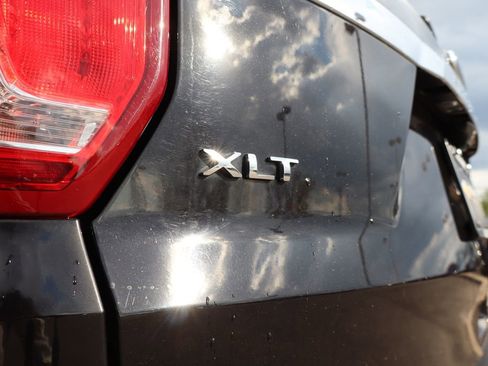 Used 2019 Ford Explorer XLT w/ Equipment Group 202A AWD/4WD image 29