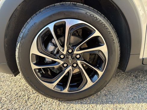 Used 2022 Chevrolet Bolt EUV Premier w/ Sun & Sound Package FWD image 10