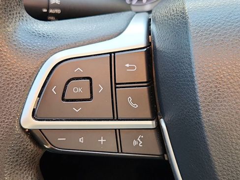 Used 2023 Toyota Highlander L image 27