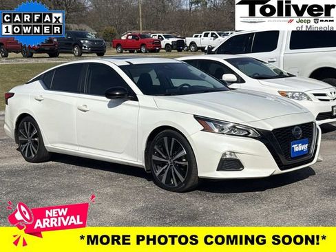 Used 2021 Nissan Altima 2.5 SR w/ SR Premium Package image 1