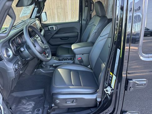 New 2026 Jeep Gladiator Sport AWD/4WD image 9