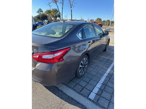 Used 2016 Nissan Altima 2.5 SL w/ 2.5 Technology Package image 5
