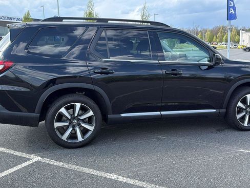 Used 2025 Honda Pilot Touring image 4