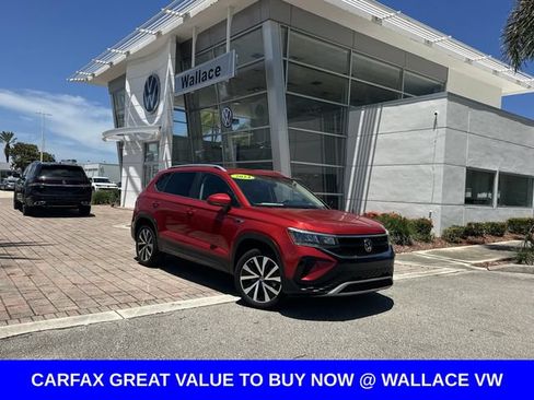 Certified 2024 Volkswagen Taos SE FWD image 1