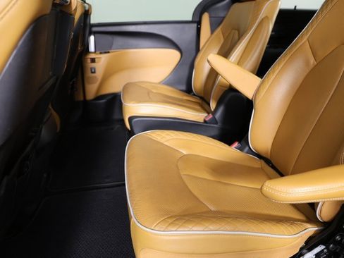 Used 2022 Chrysler Pacifica Pinnacle image 12