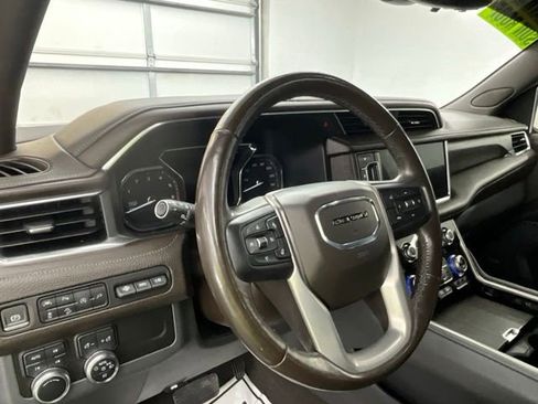 Used 2021 GMC Yukon XL Denali w/ Denali Premium Package AWD/4WD image 17