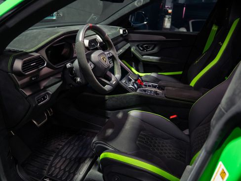 Used 2023 Lamborghini Urus Performante AWD/4WD image 8